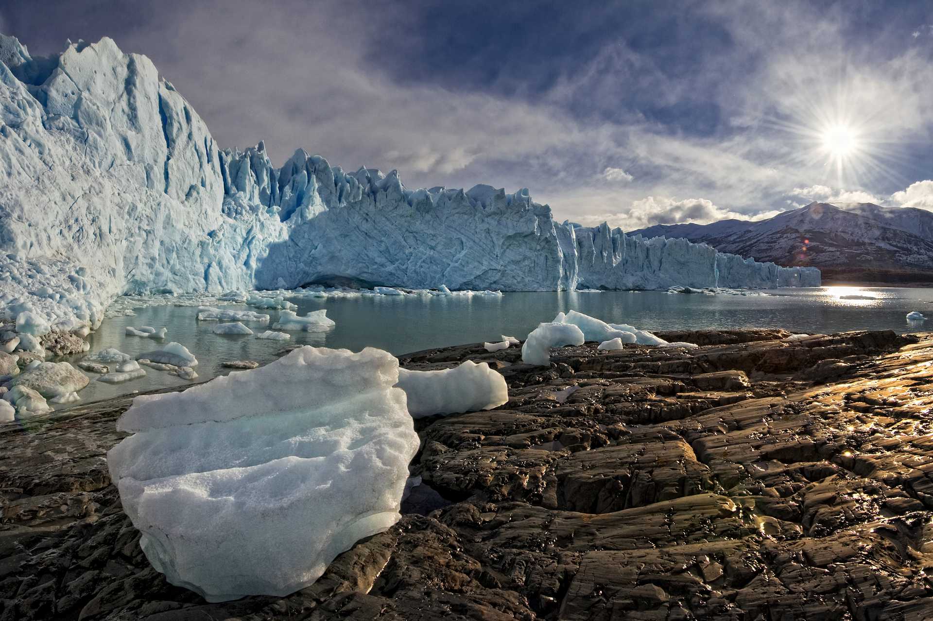 Lumières magiques sur le Perito Moreno en Patagonie
