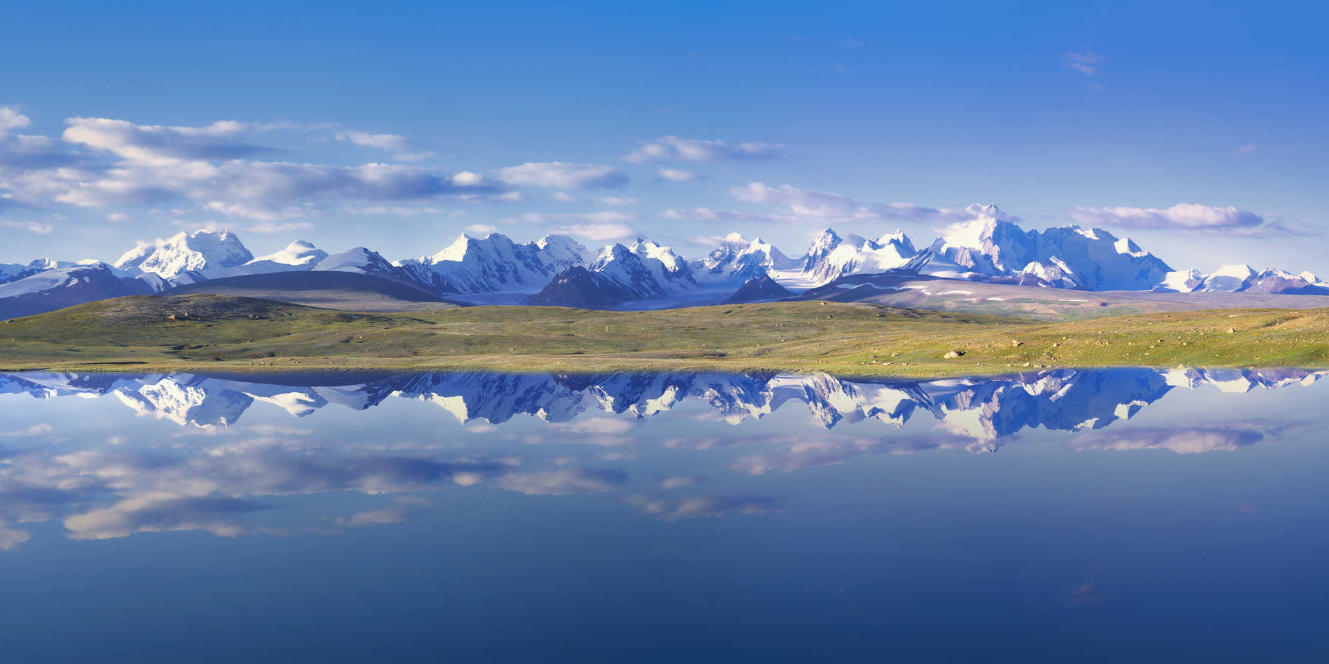 Montagnes Kakshaal Too, chaîne de montagnes du Tian Shan dans la région de Naryn, Kirghizistan