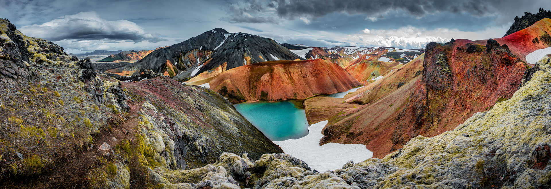 Montagnes volcaniques rhyolites colorées de Landmannalaugar, Islande