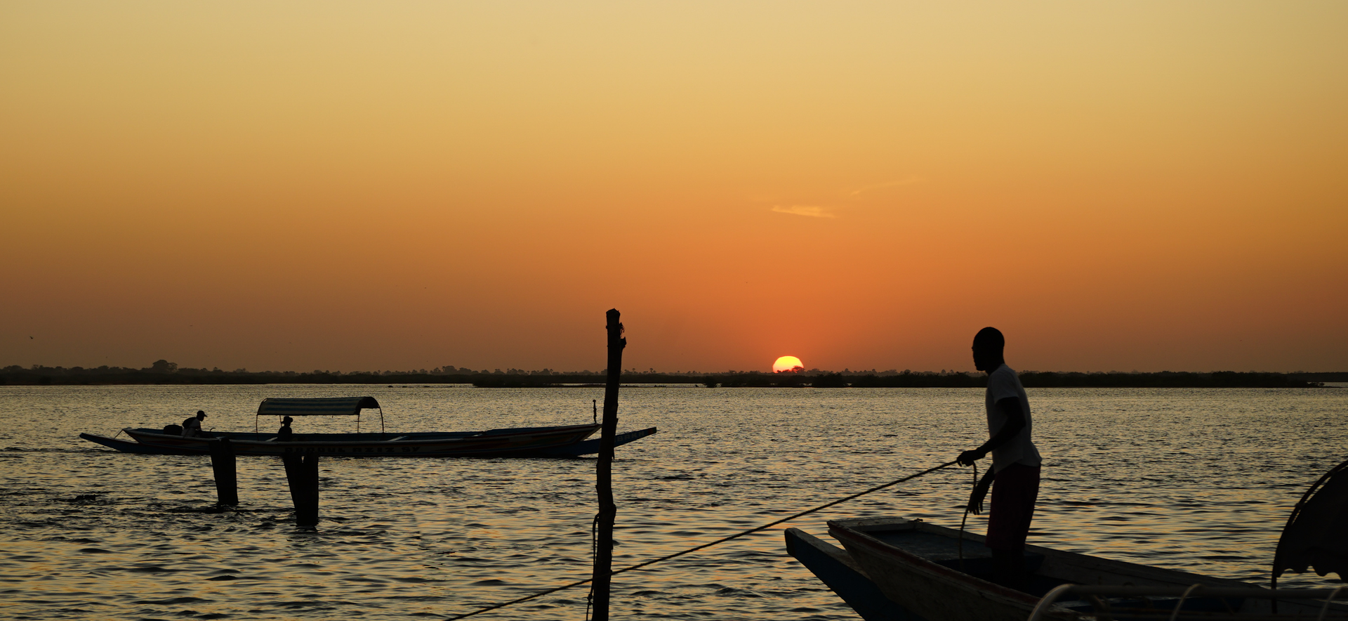Pêcheur au coucher du soleil au Sénégal