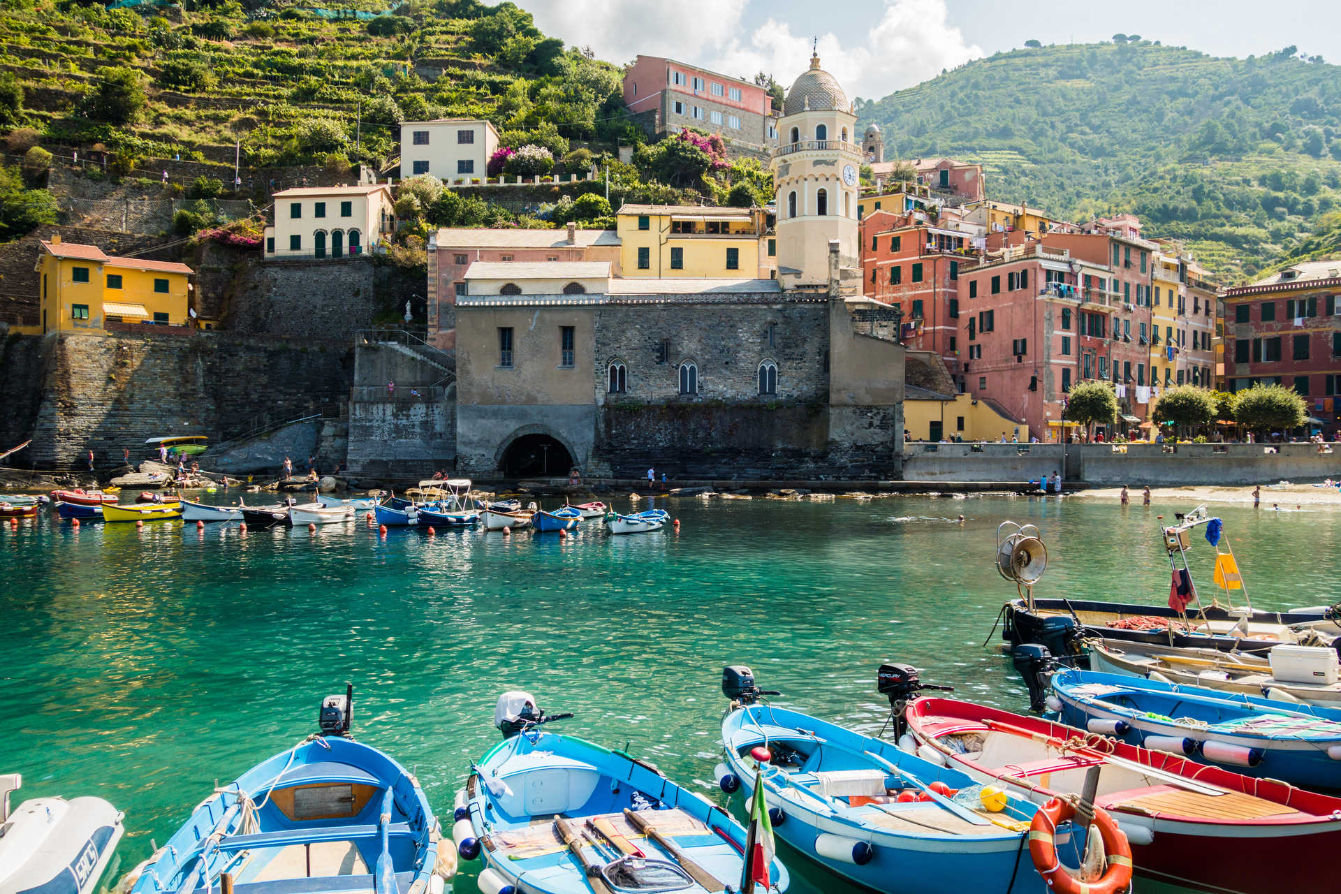 Petit port aux Cinque Terre en Italie