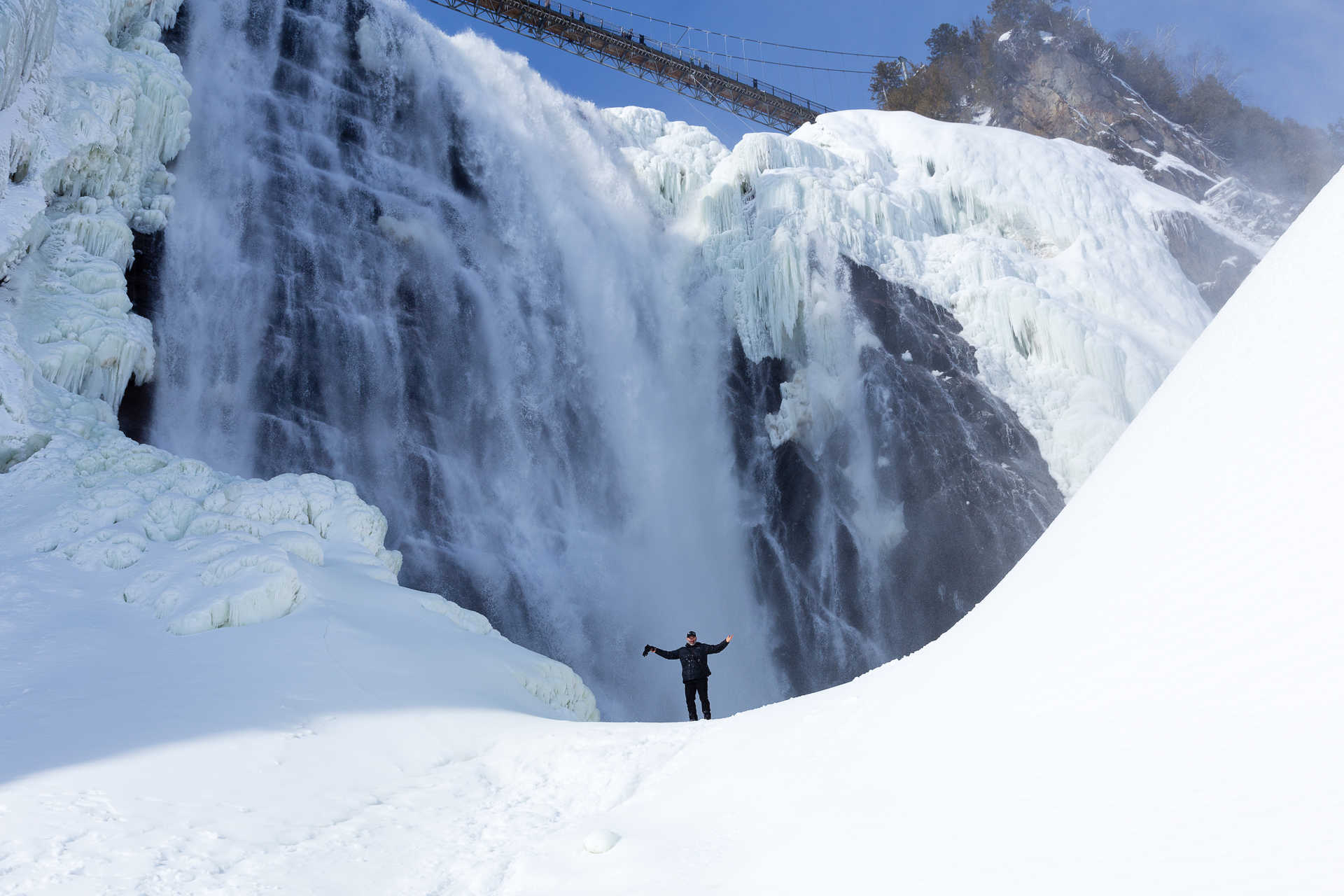 Québec chute Montmorency hiver © Adobe Stock Québec chute Montmorency hiver
