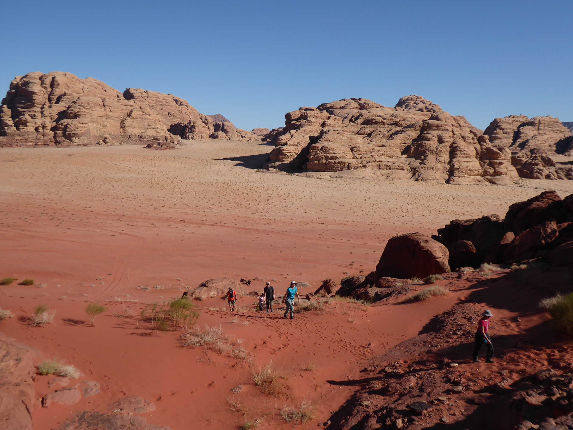 Randonnée dans le désert de Wadi Rum en Jordanie