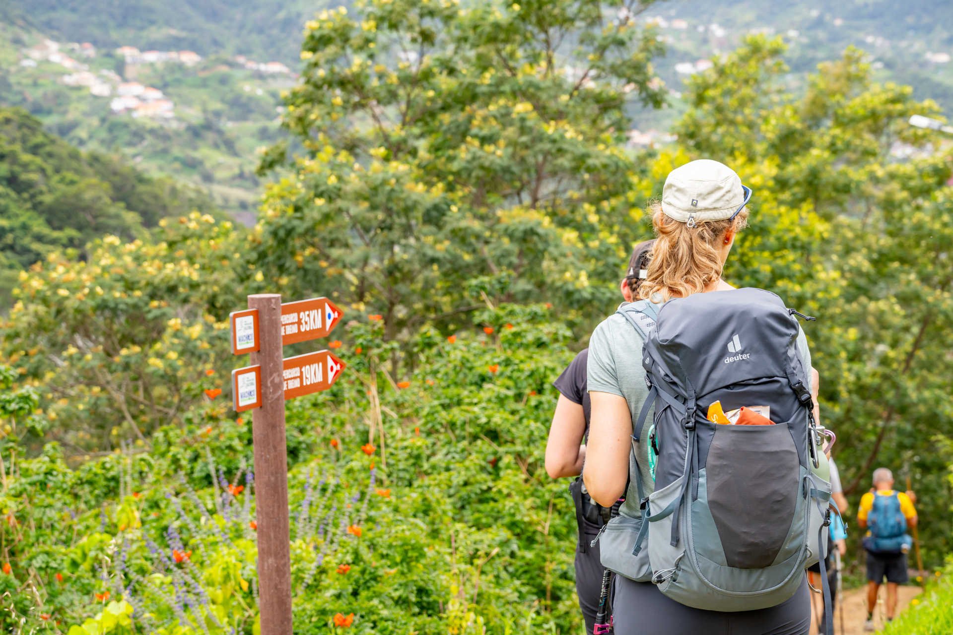 Randonneurs dans un sentier près de Machico à Madère
