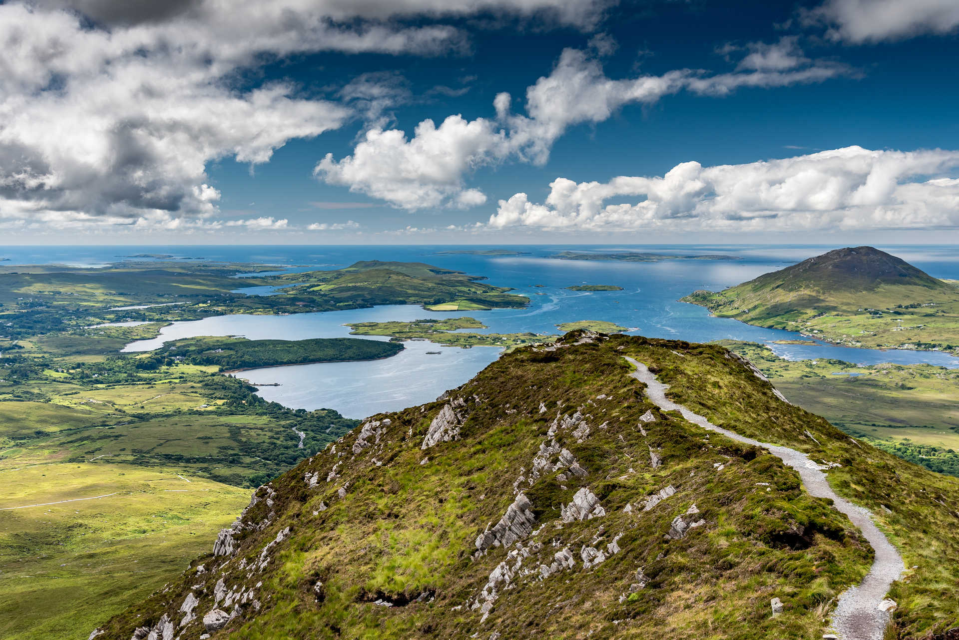 Sentier de randonnée à Diamond Hill, Parc National Connemara, Irlande