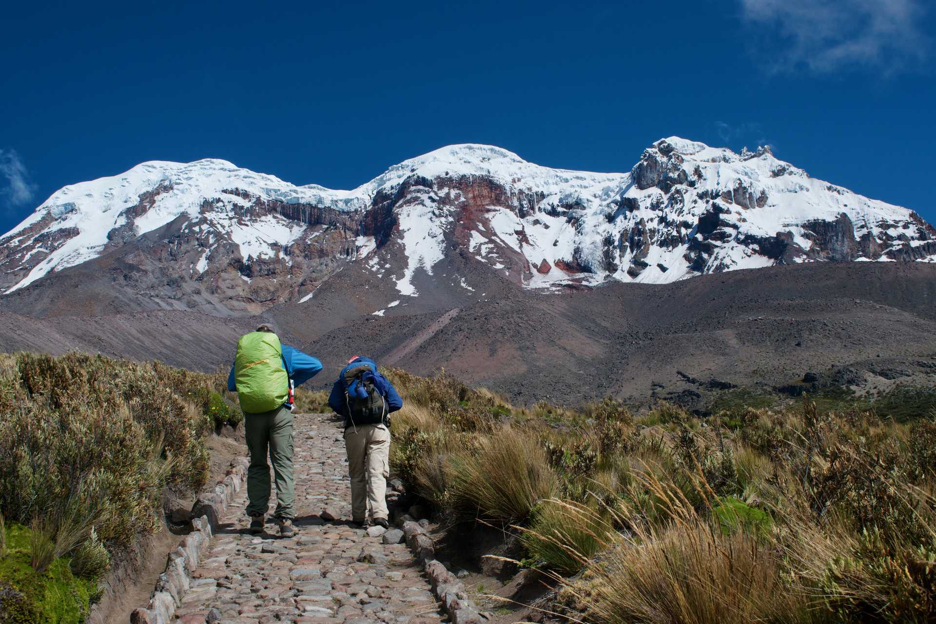 Trek au tour du Chimborazo - © Giraud Raphael Randonneurs faisant le tour du volcan Chimborazo