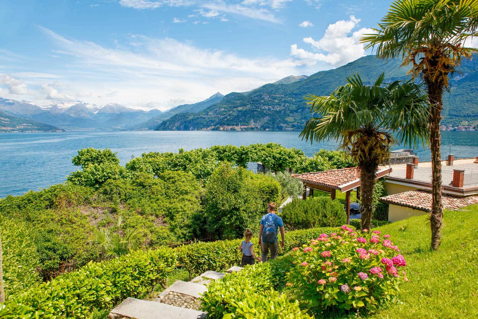 Voyageurs visitant Bellagio, au bord du Lac de Côme en Italie