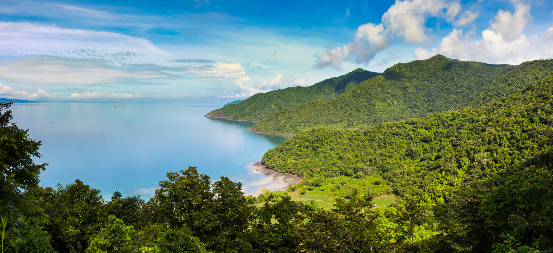 Vue aérienne et panoramique de l'île de Sumbawa en Indonésie