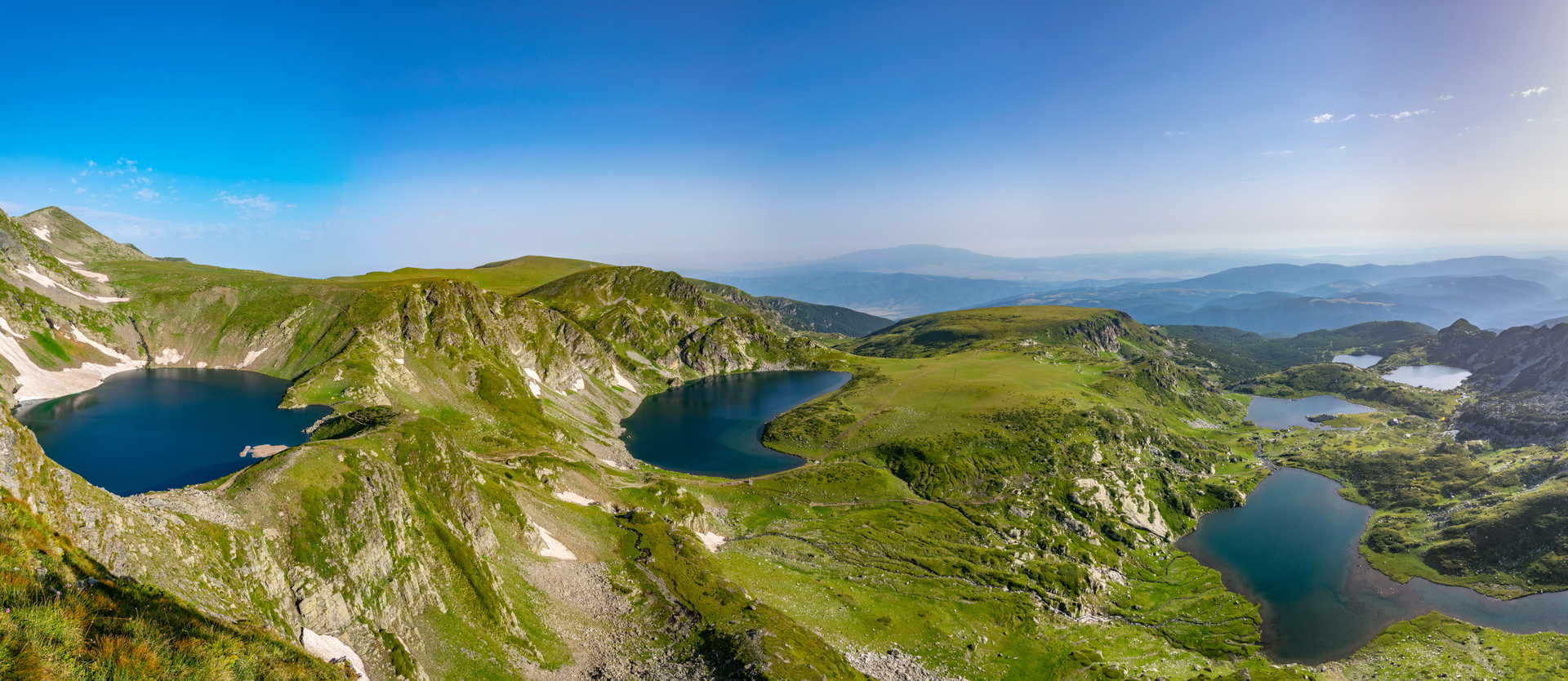 Vue aérienne sur les sept lacs du Rila en Bulgarie