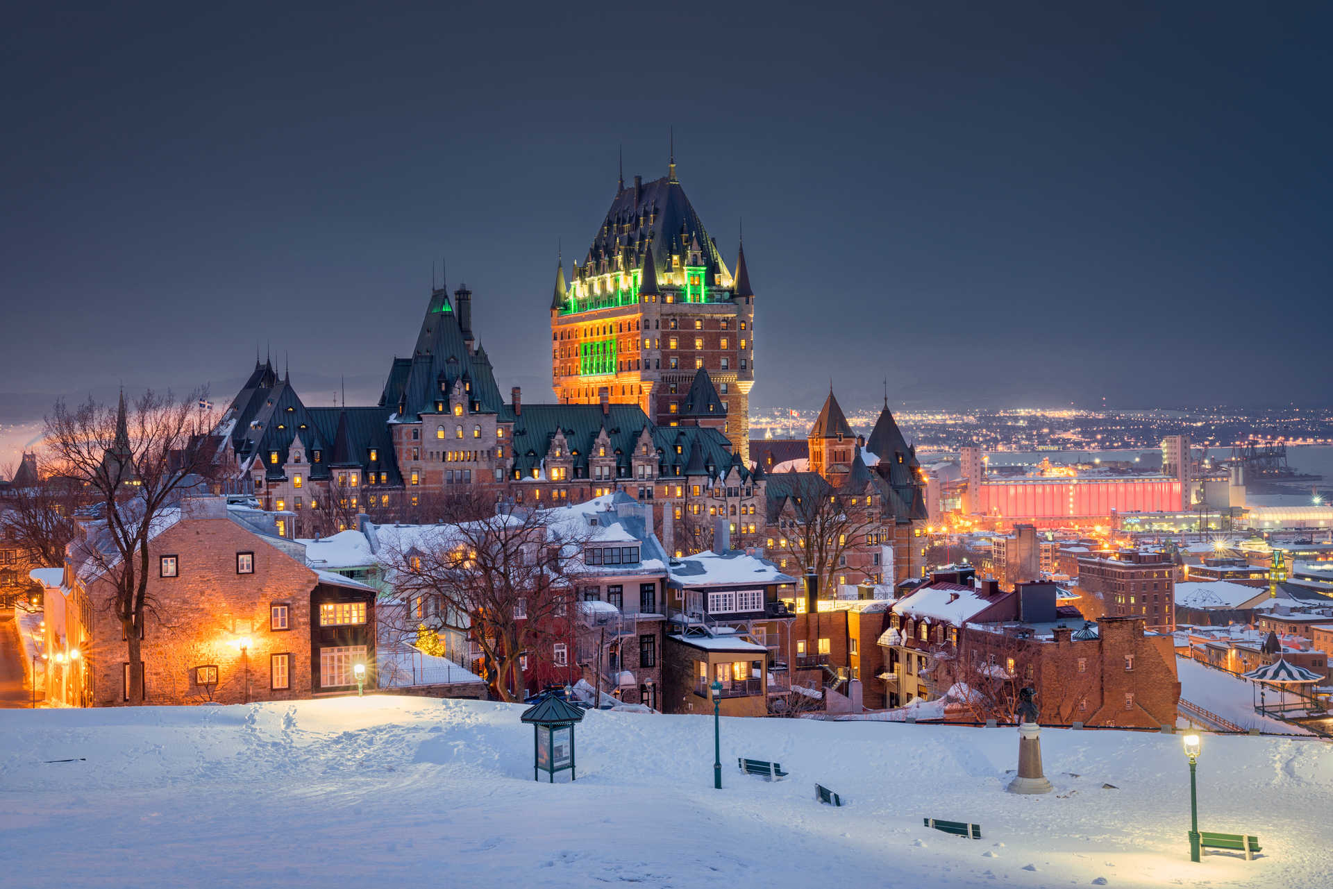 Vue enneigée sur le Château Frontenac et la vieille ville de Québec City au Canada