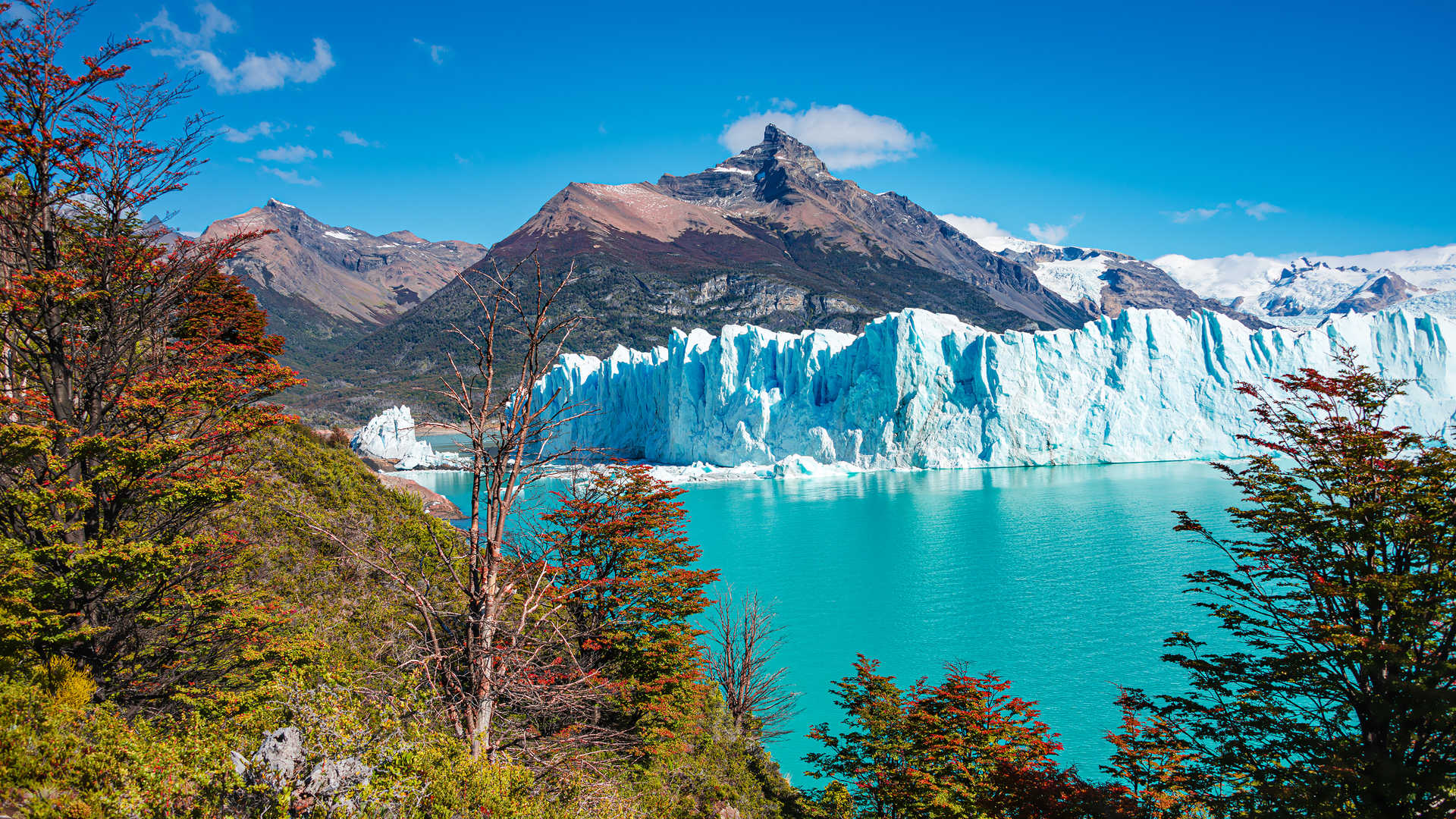 Vue panoramique du gigantesque glacier Perito Moreno en Patagonie Argentine en automne