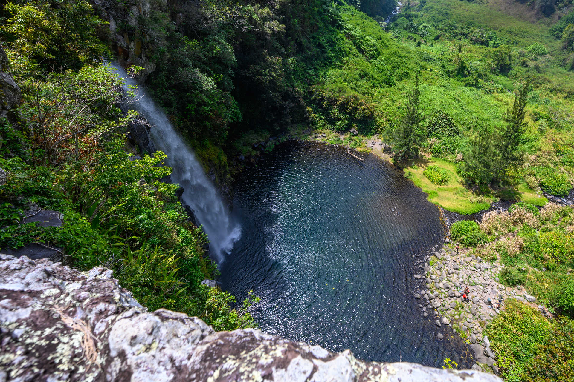Vue plongeante sur la cascade Grand Bassin à l'île de la Réunion