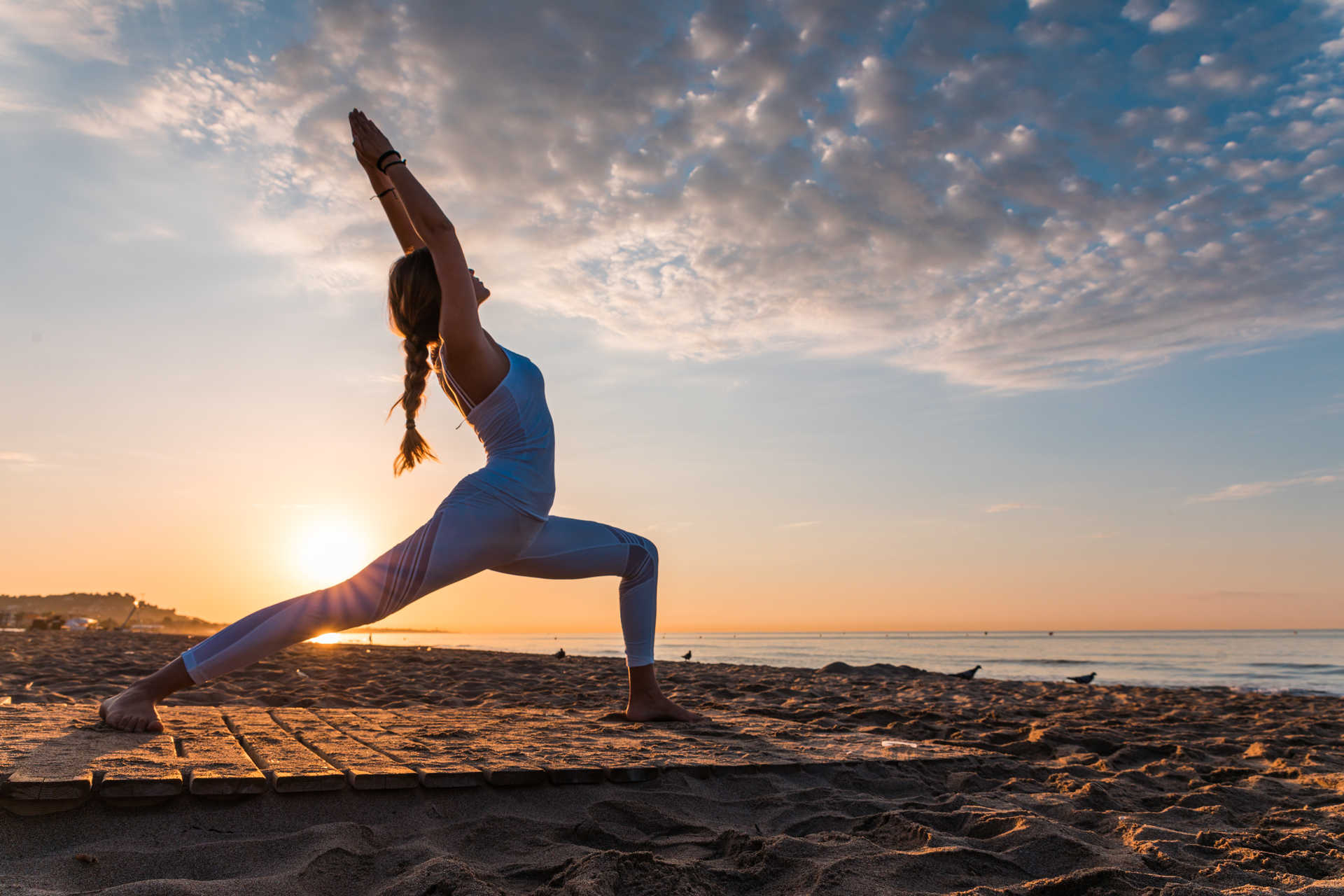 Yoga devant l'océan