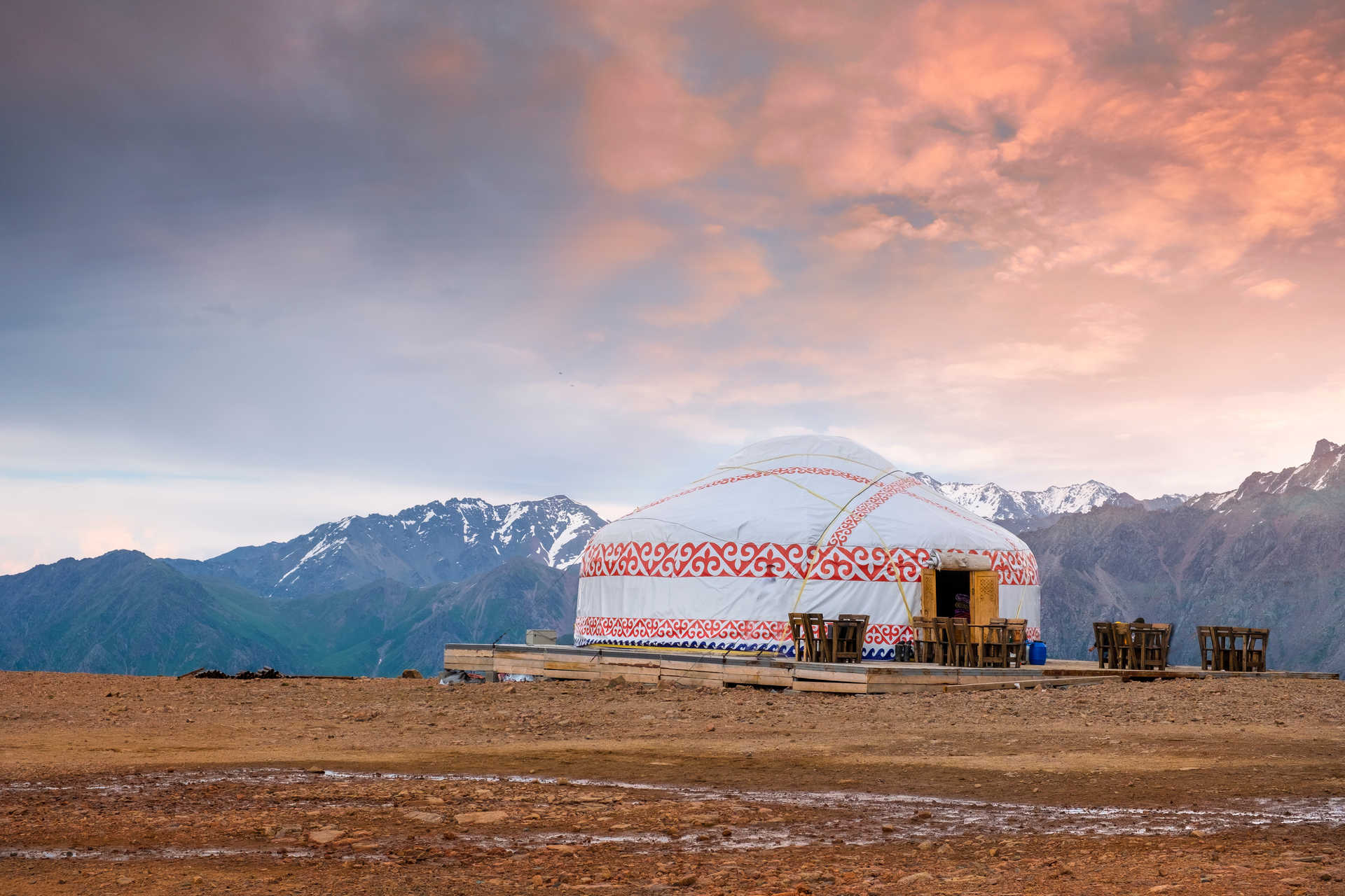 yourte-montagnes-kazakhstan