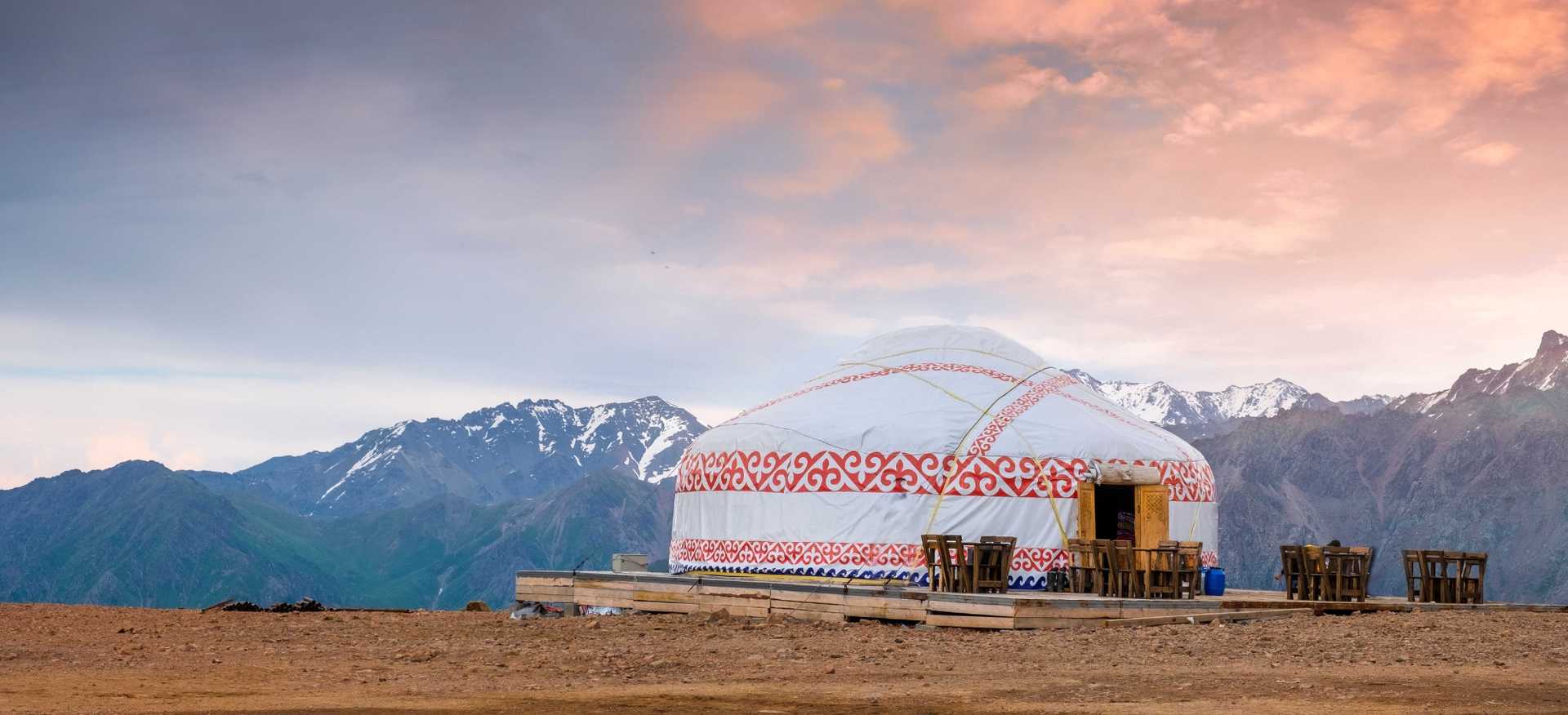 yourte-steppe-mongole