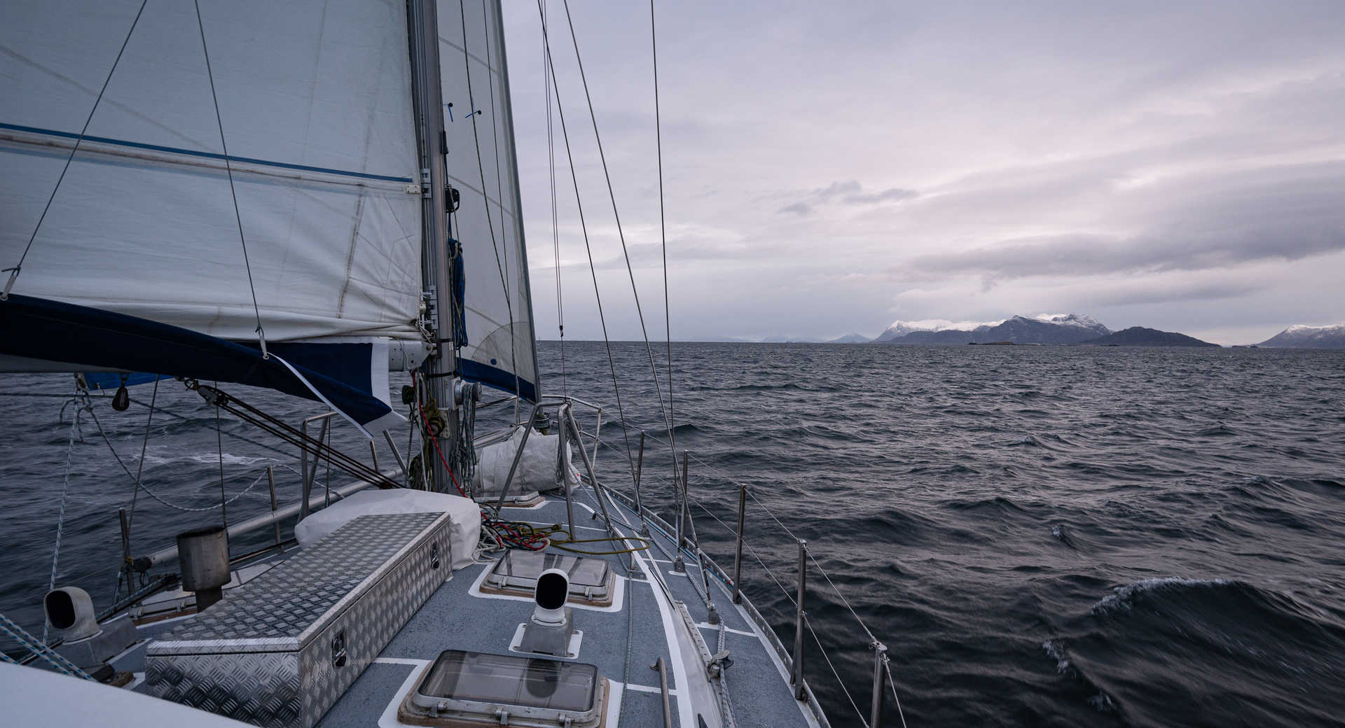 Au large de la Norvège en croisière voilier © Yannick Long Au large de la Norvège en croisière voilier