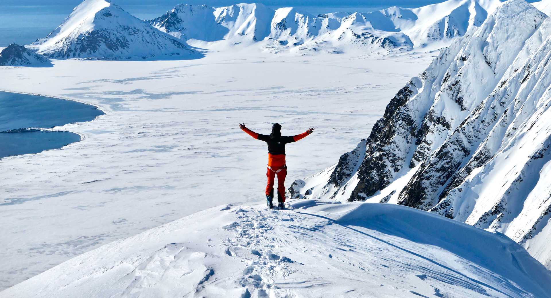 Au sommet des montagnes du Svalbard, hiver - © Mere Michele Prod Au sommet des montagnes du Svalbard, hiver