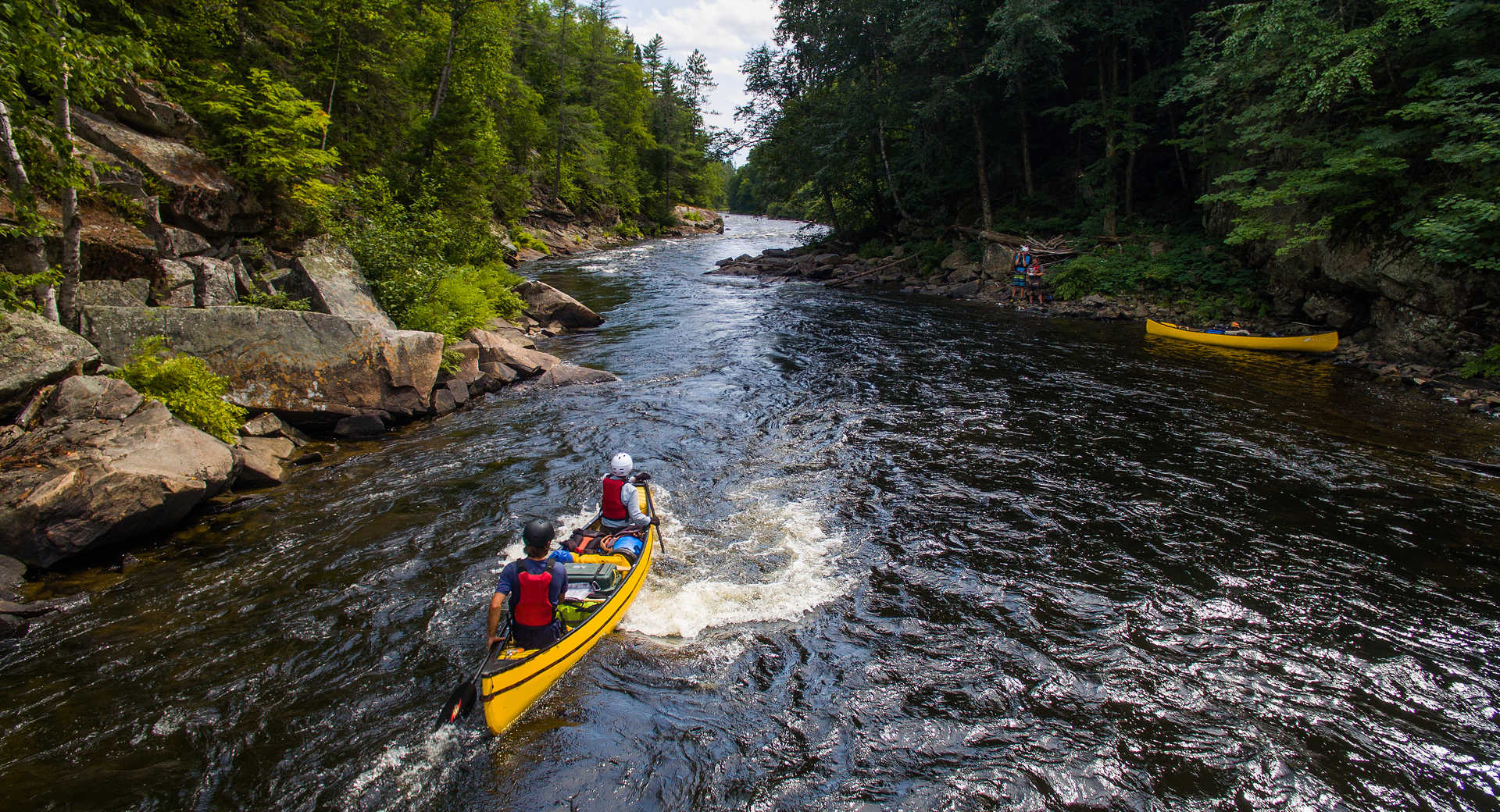 Canoë en eaux vives au Québec - © Shutter Stock Canoë en eaux vives au Québec