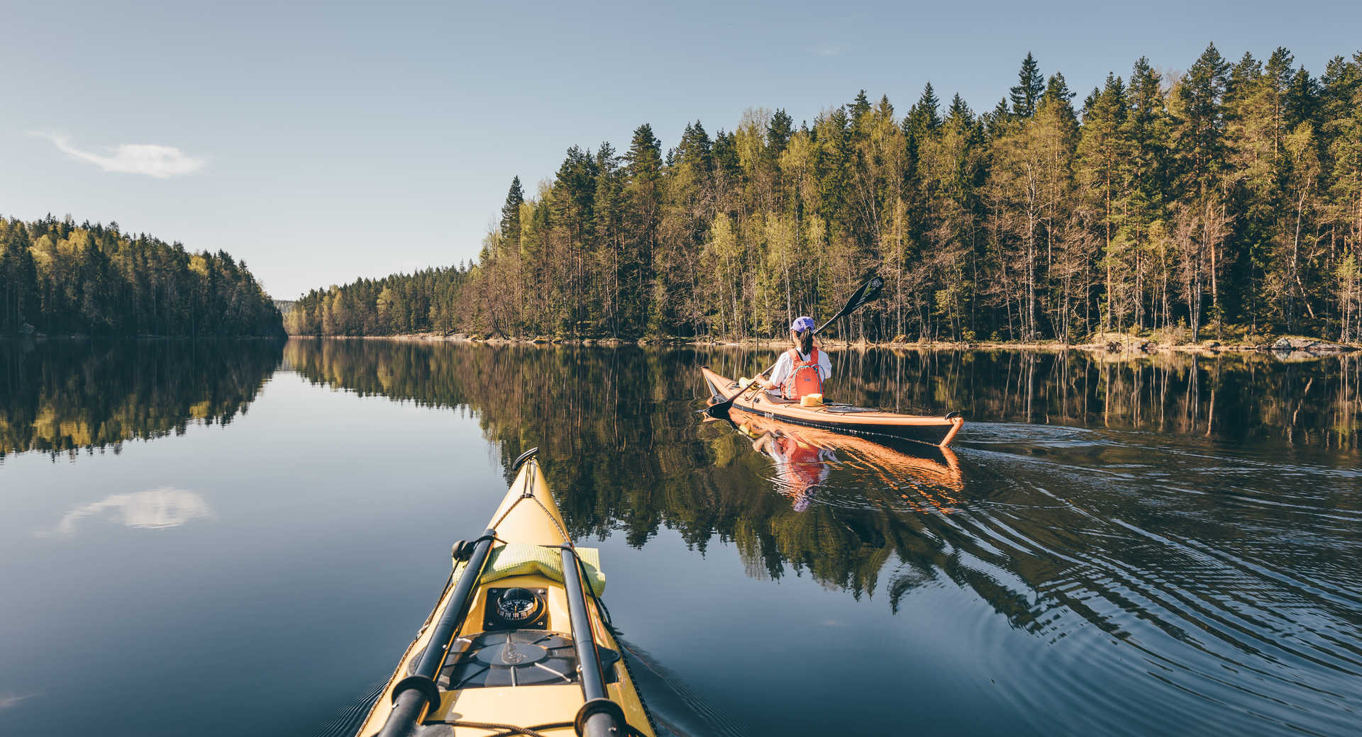 Canoë sur lac en Finlande
