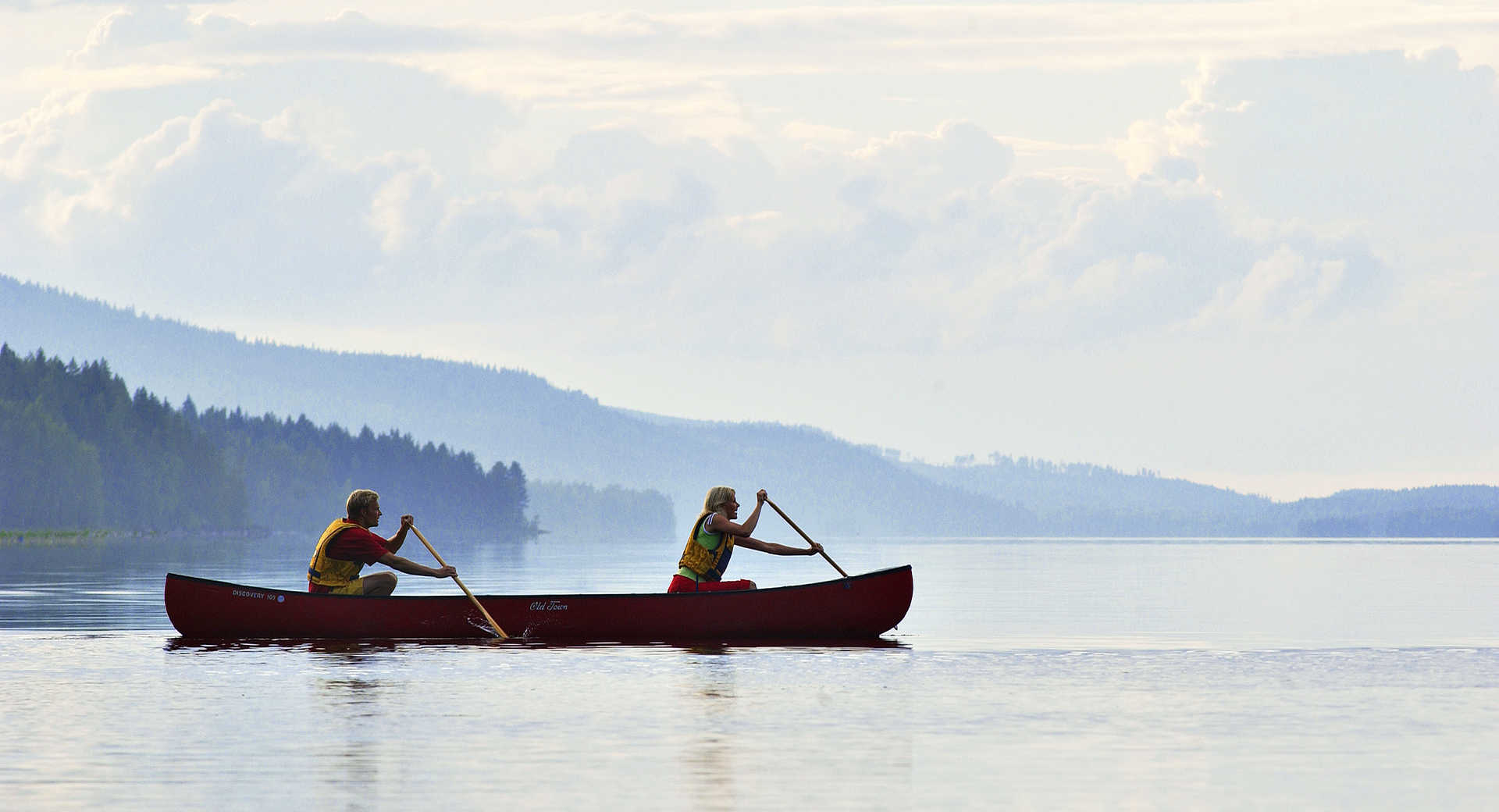 Canoe sur les lacs de Finlande