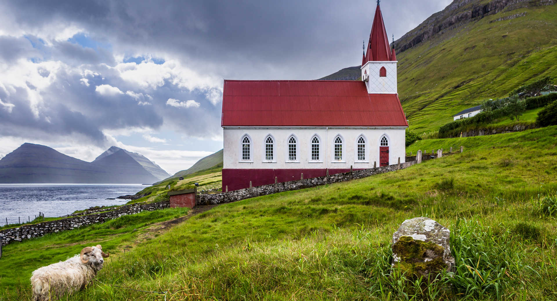 Eglise à Husar sur l'île de Kalsoy aux îles Féroé