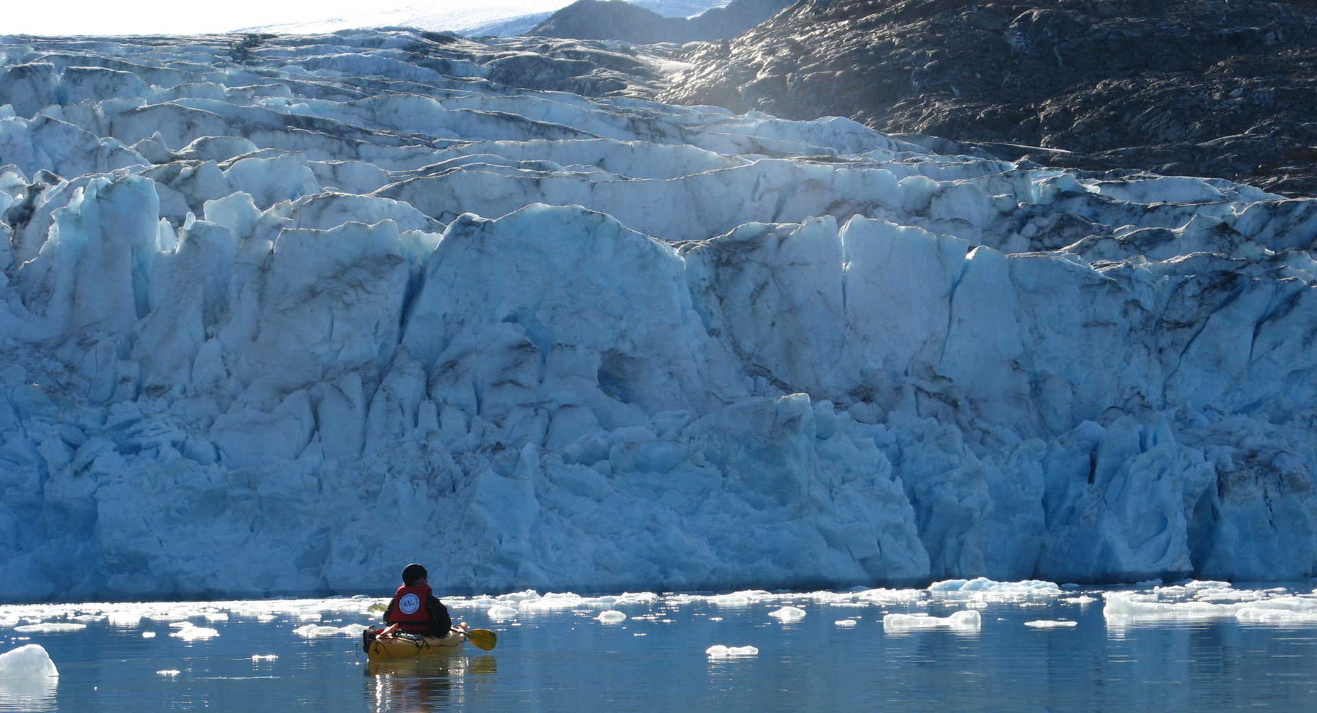 Kayak au pied du glacier Groenland