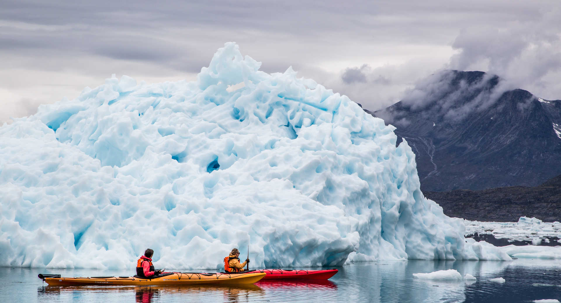 Kayak de mer face aux icebergs du Groenland
