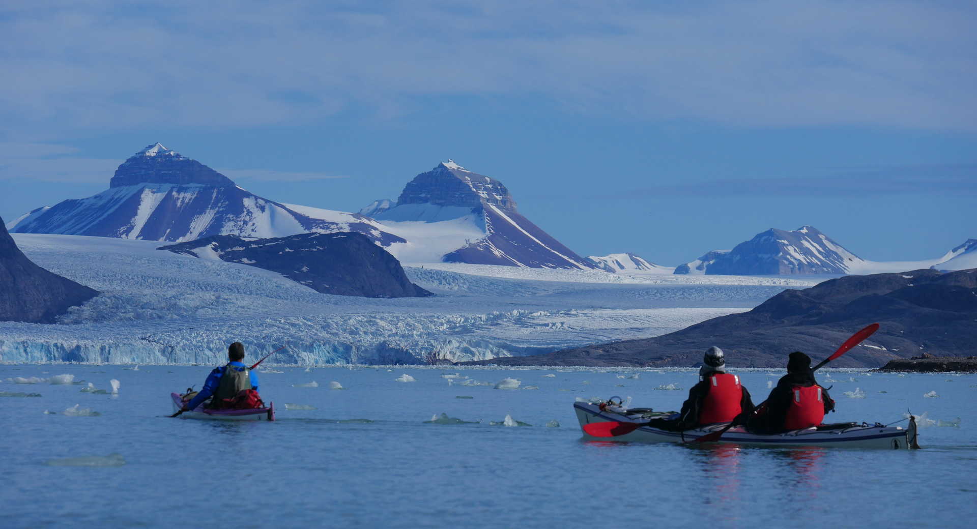 Kayak en baie du roi, Svalbard - © Josserand Clément Kayak en baie du roi, Svalbard