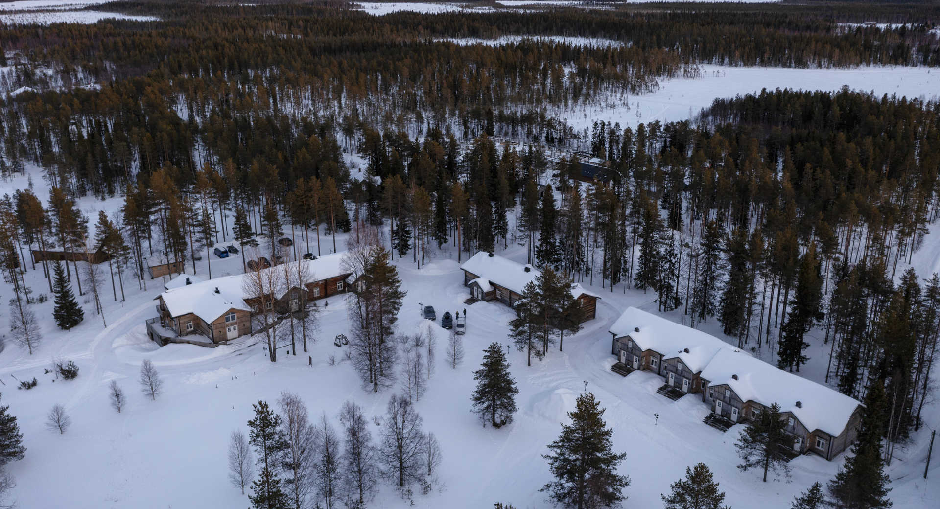 Lac gelé et Lodge de Saija vue du ciel © Tarvainen Harri Lac gelé et Lodge de Saija vue du ciel