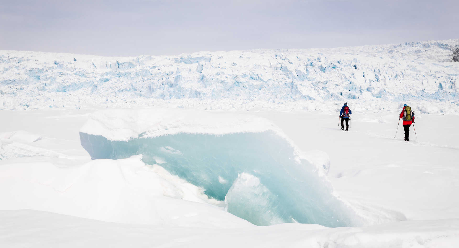 Randonnée raquettes sur la glace au Groenland