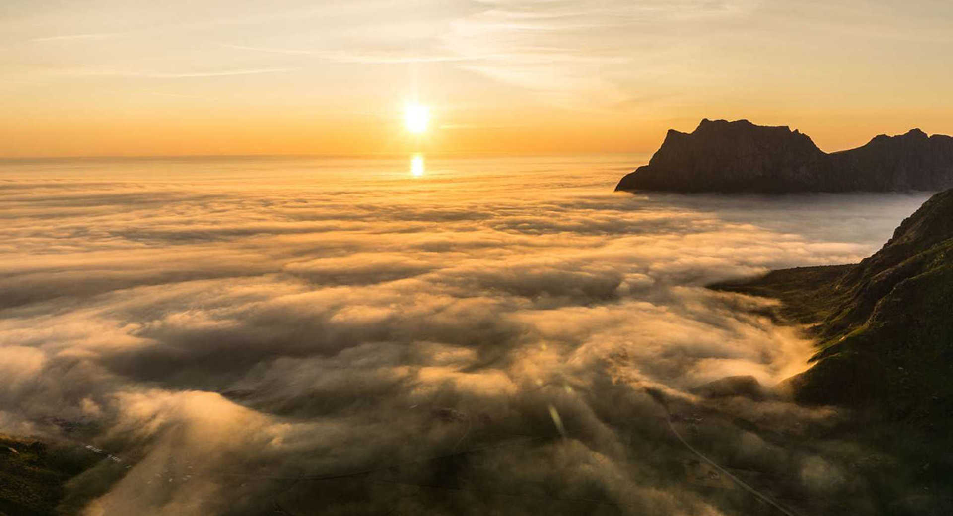 Le soleil de minuit : la golden hour de l'Arctique - 66° Nord