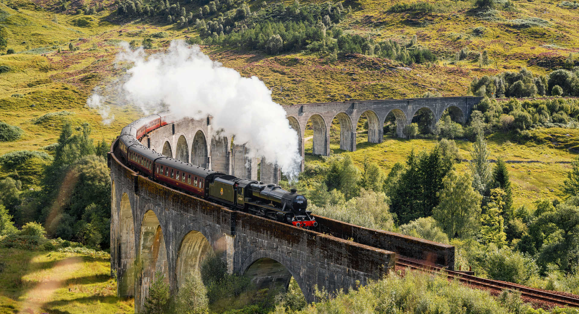Viaduct Glenfinnan en Ecosse, train d'Harry Potter