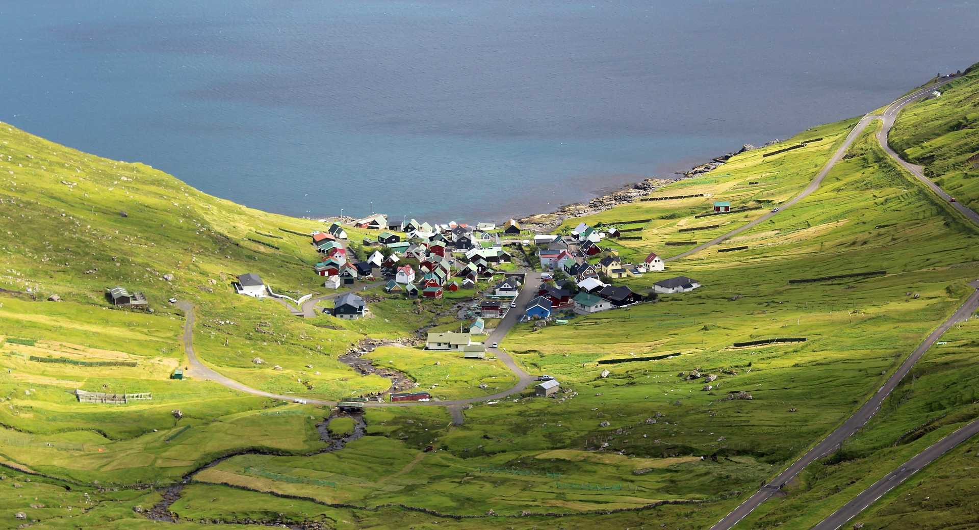 Village de Funningur sur l'île d'Eysturoy aux Féroé