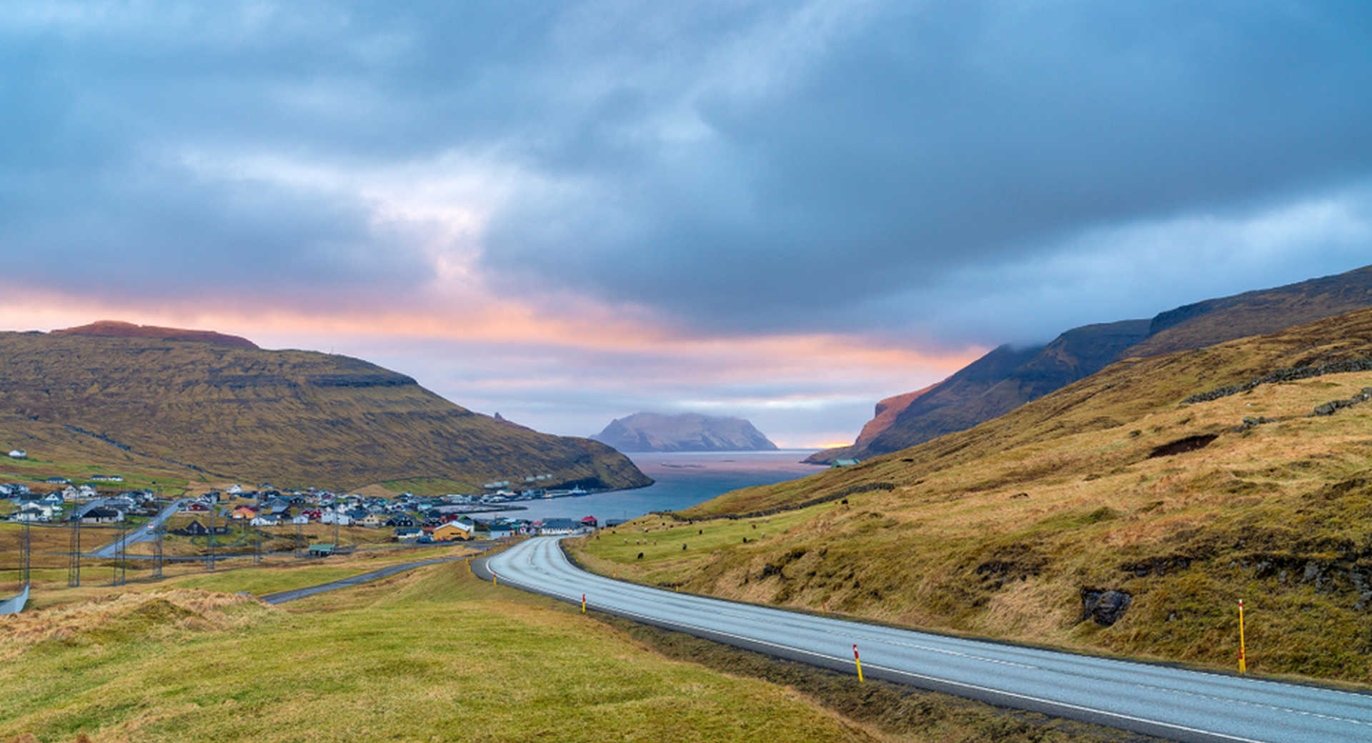 Village de Sorvagur sur l'île de Vagar aux îles Féroé