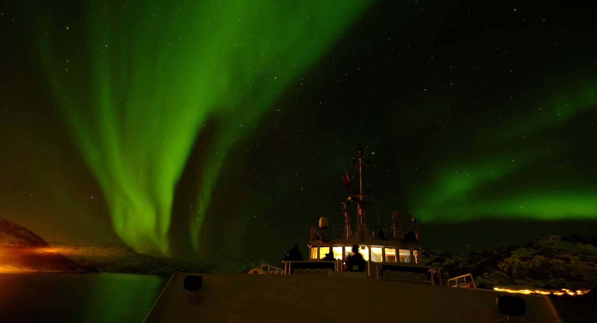 © Grands Espaces Aurore boréale sur le Polaris