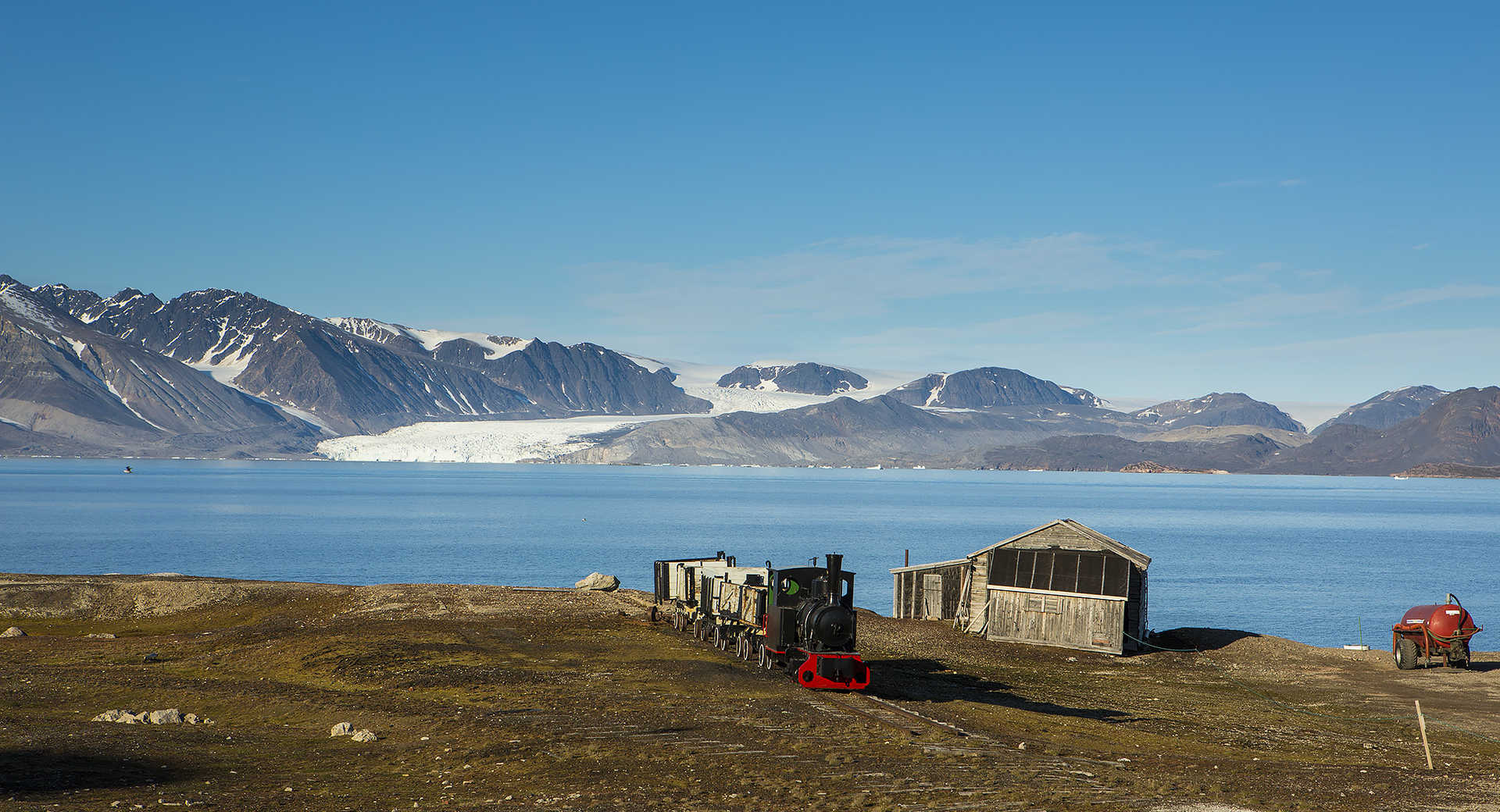 © Va Liente Cabane au Spitzberg lors d'une croisière polaire