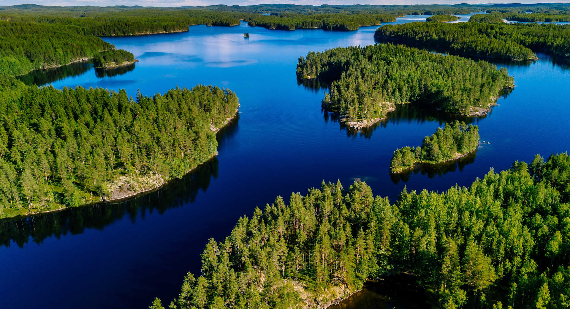 Vue aérienne sur les îles de Finlande