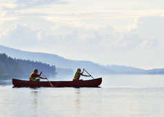 Canoe sur les lacs de Finlande