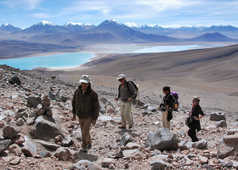 groupe de randonneurs devant le laguna Verde en Bolivie