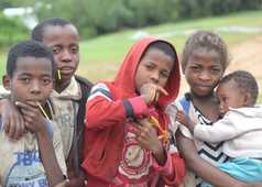 Groupe d'enfants à Madagascar