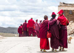 Groupe d'étudiants de moines tibétains au Tibet
