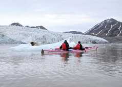 Kayak et phoque en Arctique