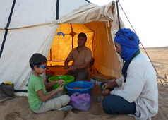 Préparation du repas, enfant, Maroc
