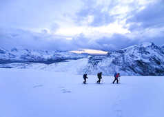 Randonnée raquettes en Norvège du Nord l'hiver
