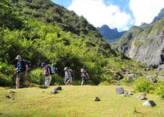 Randonneurs de Marla à La Nouvelle, cirque de Mafate, La Réunion