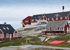 Ville d'Illulissat avec des Kayak au Groenland