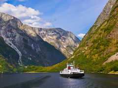 Bateau dans le fjord du Sogneford en Norvège
