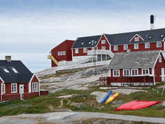 Ville d'Illulissat avec des Kayak au Groenland