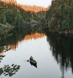 Canoe dans le parc national de Hossa