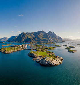 Henningsvaer dans les iles Lofoten en Norvège